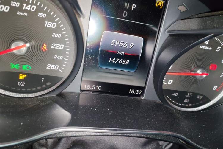 Used Mercedes-Benz C-Class 2018 C 180 L Fashion Edition Sport Version Odometer Close Up