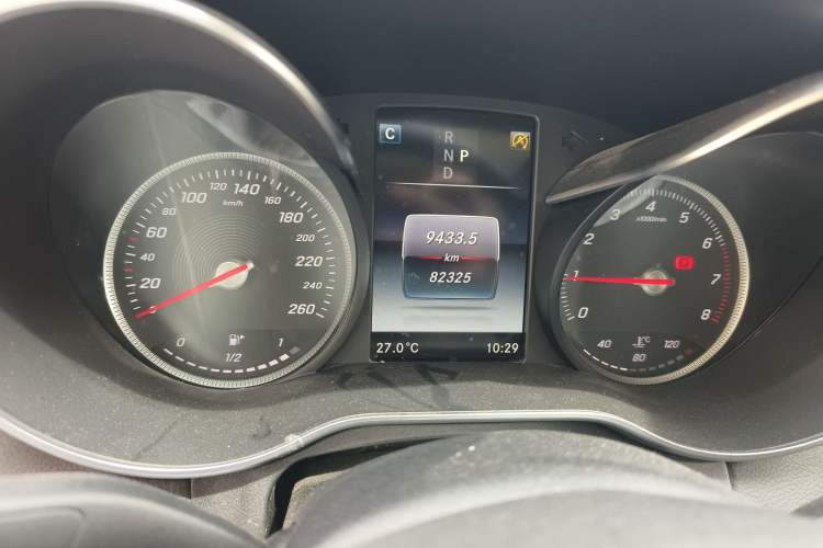 Used Mercedes-Benz C-Class 2018 C 200 L Sport Edition Odometer Close Up