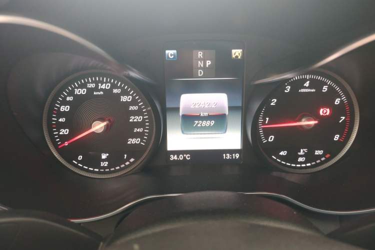 Used Mercedes-Benz C-Class 2018 C 200 L Sport Edition Odometer Close Up