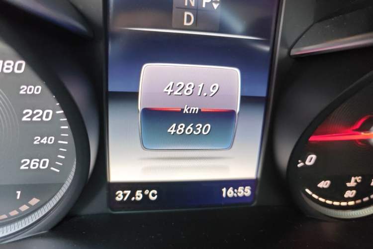 Used Mercedes-Benz C-Class 2018 C 200 L Sport Edition Odometer Close Up