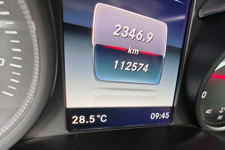 Used Mercedes-Benz C-Class 2018 C 200 L Sport Edition Odometer Close Up