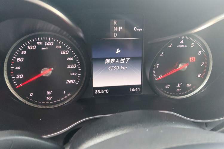 Used Mercedes-Benz C-Class 2018 C 180 L Fashion Edition Sport Version Odometer Close Up