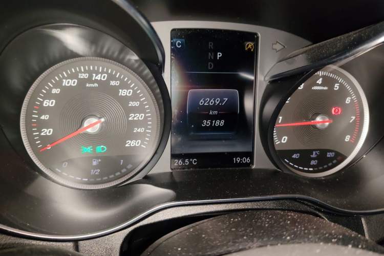 Used Mercedes-Benz C-Class 2018 C 200 L Sport Edition Odometer Close Up