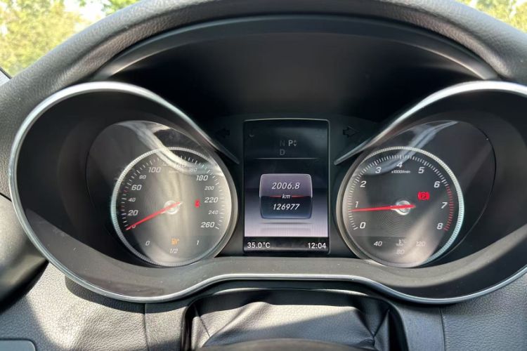 Used Mercedes-Benz C-Class 2018 C 200 Estate Odometer Close Up