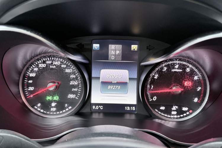 Used Mercedes-Benz C-Class 2018 C 200 L Sport Edition Odometer Close Up