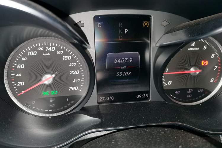 Used Mercedes-Benz C-Class 2018 C 200 L Sport Edition Odometer Close Up