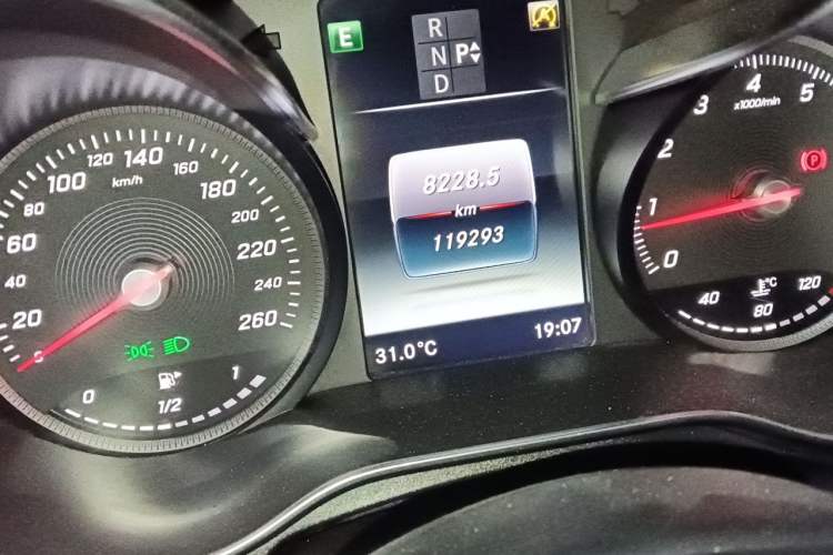 Used Mercedes-Benz C-Class 2018 C 200 L Sport Edition Odometer Close Up
