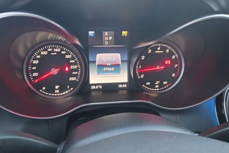 Used Mercedes-Benz C-Class 2018 C 180 L Fashion Edition Sport Version Odometer Close Up