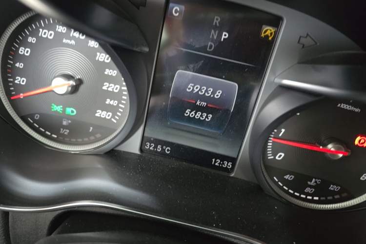 Used Mercedes-Benz C-Class 2018 C 200 L Sport Edition Odometer Close Up
