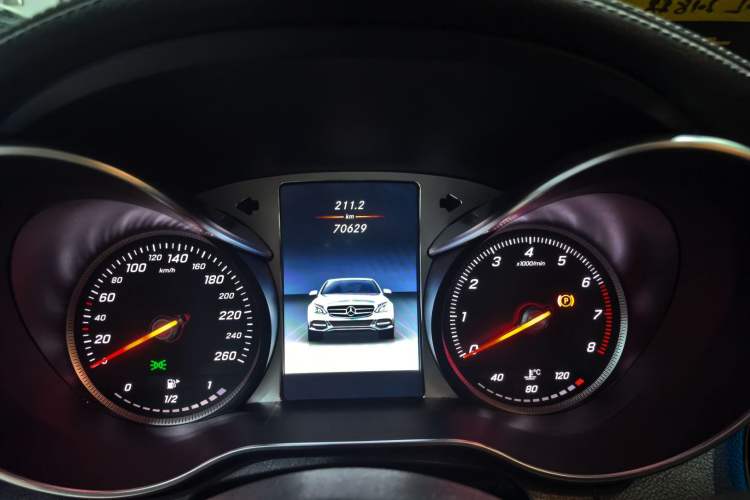 Used Mercedes-Benz C-Class 2018 C 200 L Sport Edition Odometer Close Up