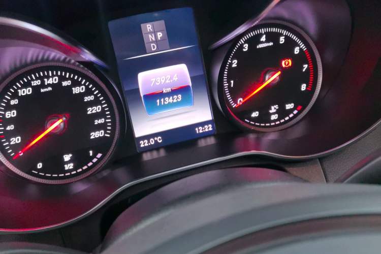 Used Mercedes-Benz C-Class 2018 C 200 L Sport Edition Odometer Close Up