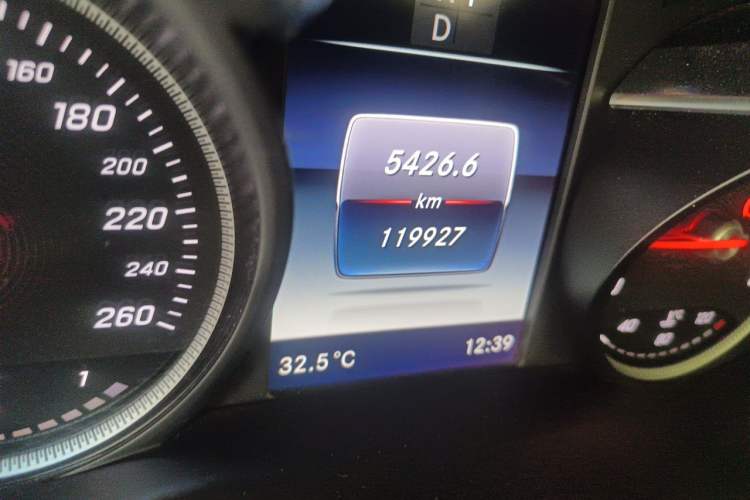 Used Mercedes-Benz C-Class 2018 C 200 L Sport Edition Odometer Close Up