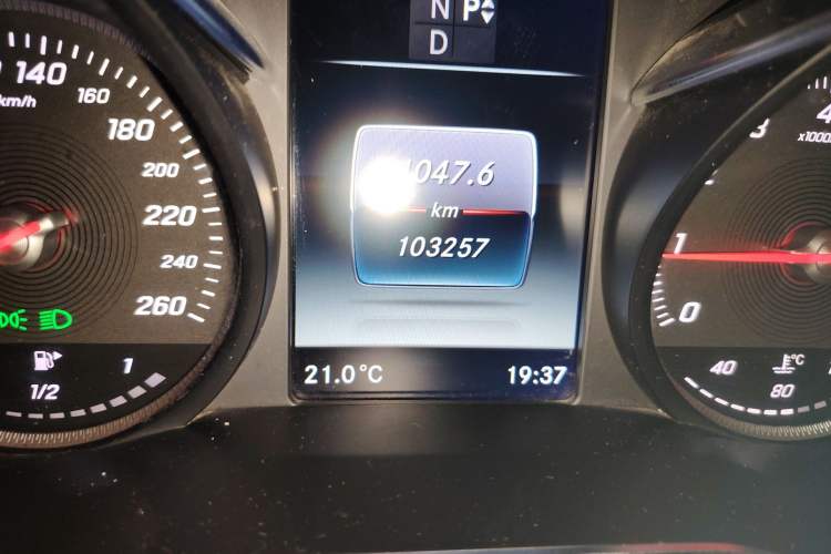 Used Mercedes-Benz C-Class 2018 C 180 L Fashion Edition Sport Version Odometer Close Up