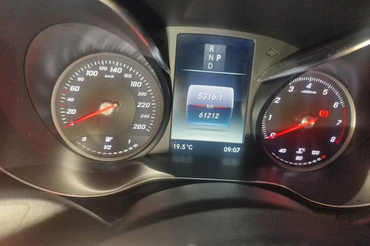 Used Mercedes-Benz C-Class 2018 C 200 L Sport Edition Odometer Close Up