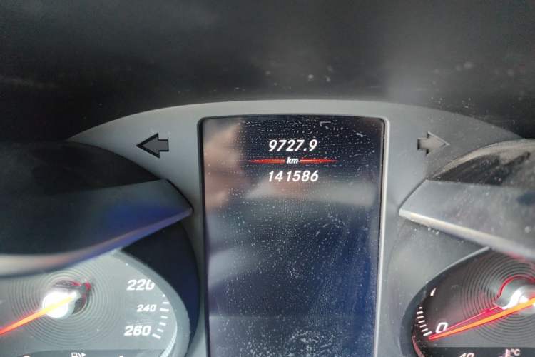 Used Mercedes-Benz C-Class 2018 C 200 L Sport Edition Odometer Close Up