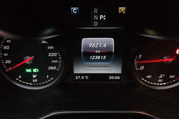 Used Mercedes-Benz C-Class 2018 C 200 L Sport Edition Odometer Close Up