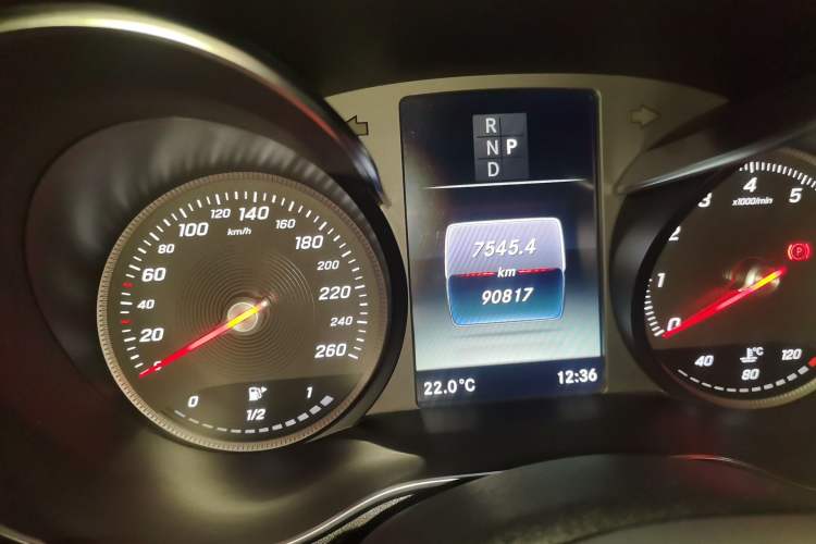 Used Mercedes-Benz C-Class 2018 C 180 L Dynamic Sports Edition Odometer Close Up