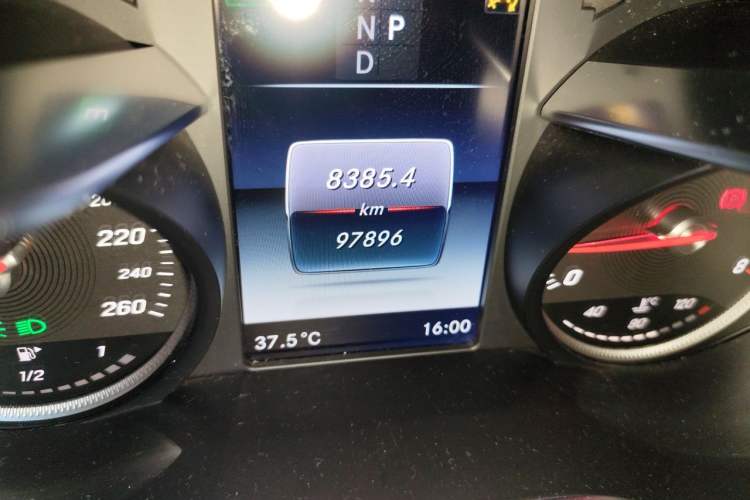 Used Mercedes-Benz C-Class 2018 C 200 L Sport Edition Odometer Close Up