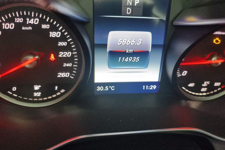 Used Mercedes-Benz C-Class 2018 C 200 L Sport Edition Odometer Close Up
