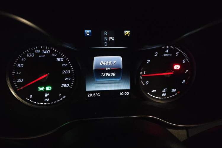 Used Mercedes-Benz C-Class 2018 C 200 L Sport Edition Odometer Close Up