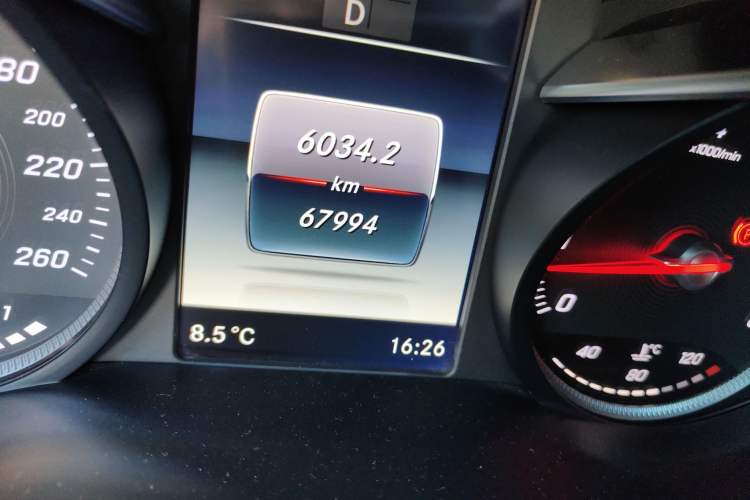 Used Mercedes-Benz C-Class 2018 C 200 L Sport Edition Odometer Close Up