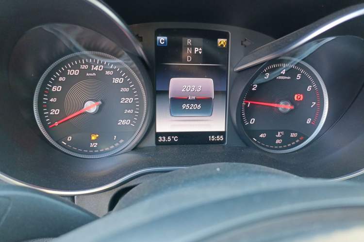 Used Mercedes-Benz C-Class 2018 C 180 L Fashion Edition Sport Version Odometer Close Up