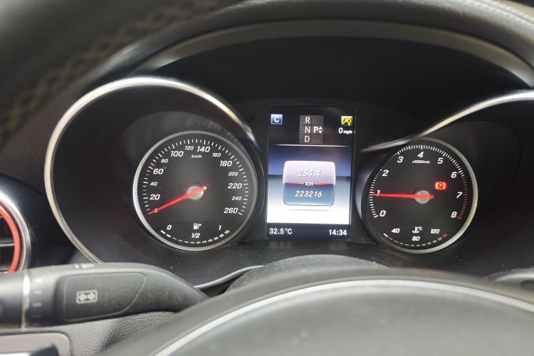 Used Mercedes-Benz C-Class 2018 C 180 L Fashion Edition Sport Version Odometer Close Up