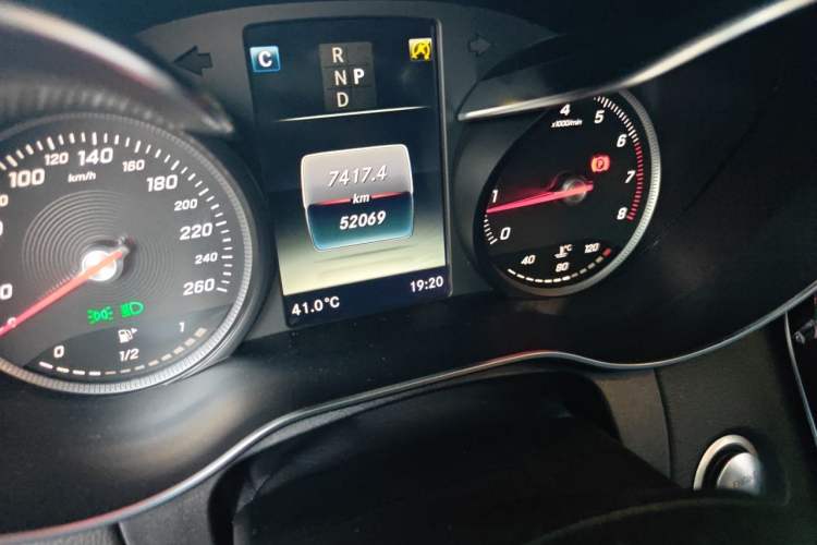 Used Mercedes-Benz C-Class 2018 C 180 L Fashion Edition Sport Version Odometer Close Up