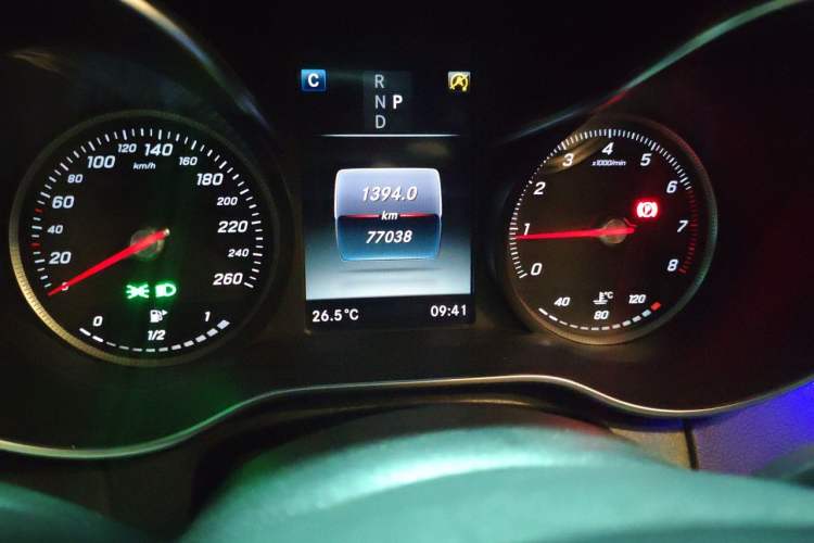 Used Mercedes-Benz C-Class 2018 C 180 L Fashion Edition Sport Version Odometer Close Up