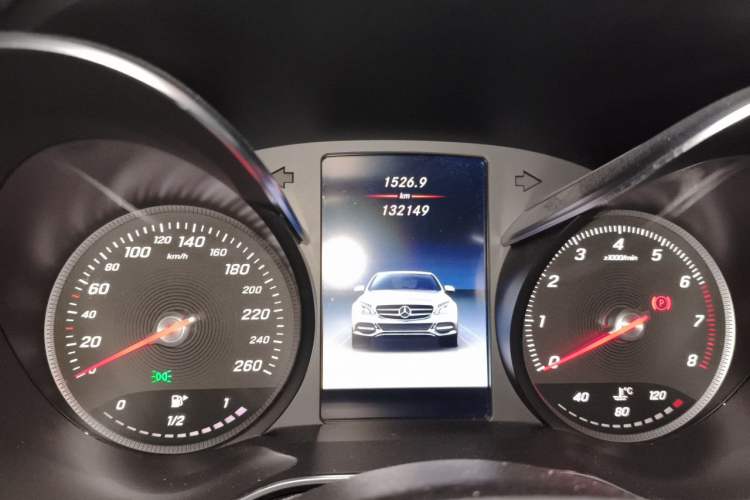 Used Mercedes-Benz C-Class 2018 C 200 L Sport Edition Odometer Close Up
