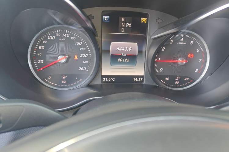 Used Mercedes-Benz C-Class 2018 C 180 L Fashion Edition Sport Version Odometer Close Up