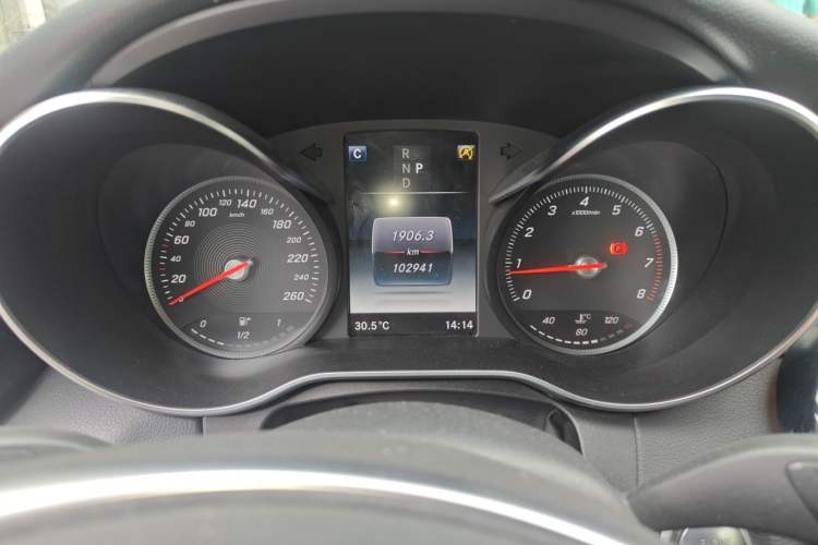 Used Mercedes-Benz C-Class 2018 C 200 Sport Edition Odometer Close Up
