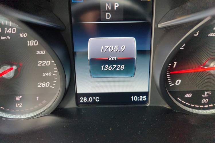 Used Mercedes-Benz C-Class 2018 C 200 L Sport Edition Achievement Special Edition Odometer Close Up