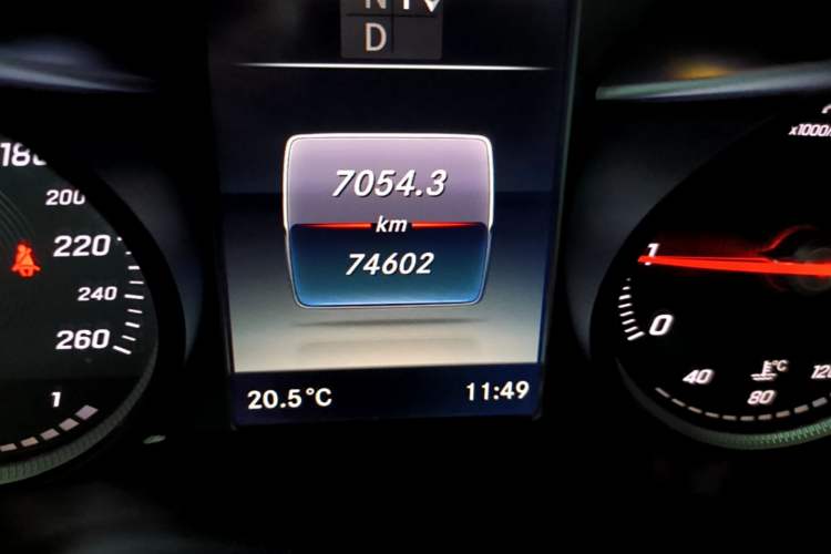 Used Mercedes-Benz C-Class 2018 C 180 L Fashion Edition Sport Version Odometer Close Up