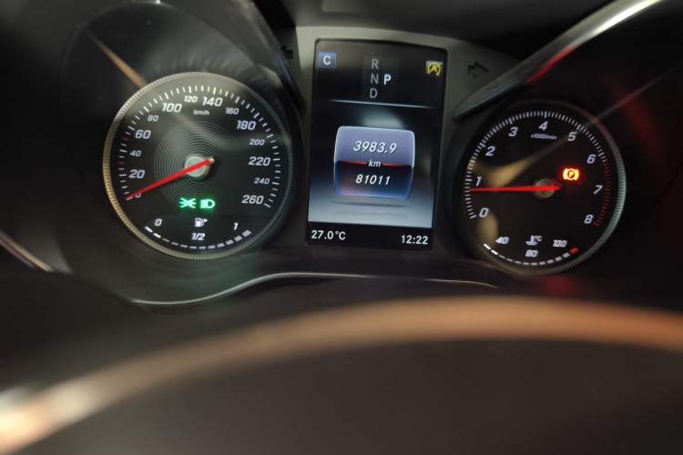 Used Mercedes-Benz C-Class 2018 C 200 L Sport Edition Odometer Close Up