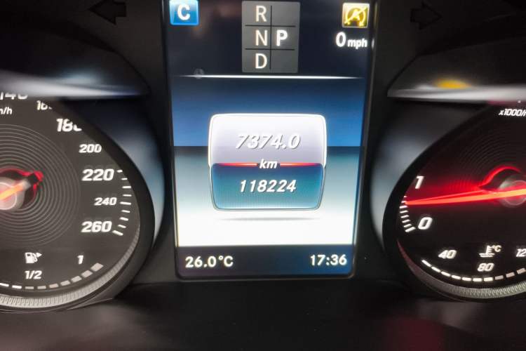 Used Mercedes-Benz C-Class 2018 C 180 L Fashion Edition Sport Version Odometer Close Up