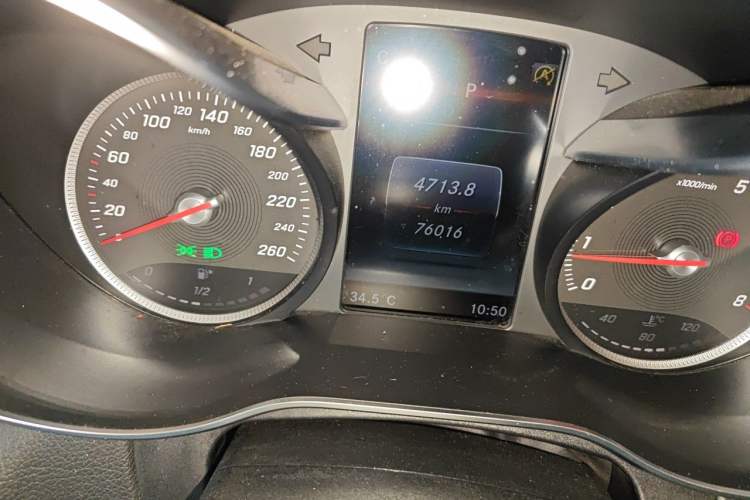 Used Mercedes-Benz C-Class 2018 C 200 L Sport Edition Odometer Close Up