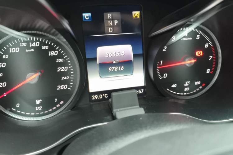 Used Mercedes-Benz C-Class 2018 C 200 L Sport Edition Odometer Close Up