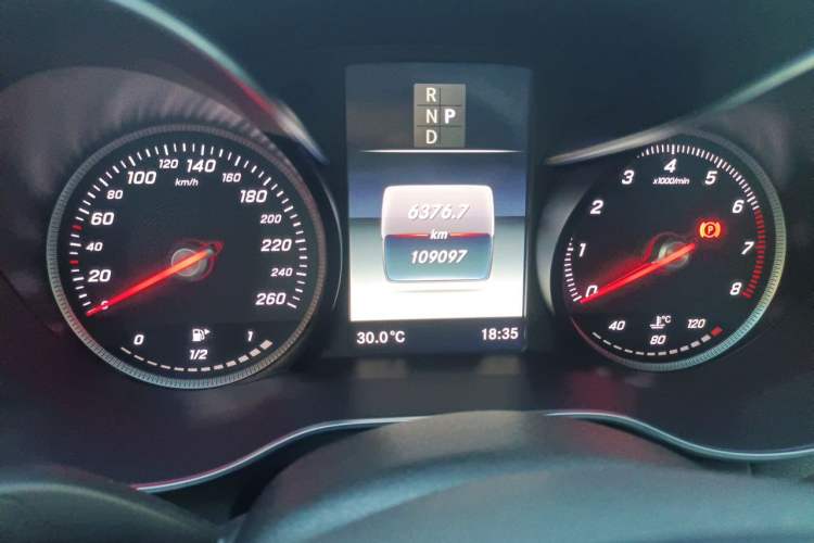 Used Mercedes-Benz C-Class 2018 C 200 L Sport Edition Odometer Close Up