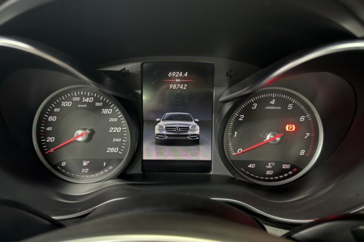 Used Mercedes-Benz C-Class 2018 C 200 Sport Edition Odometer Close Up