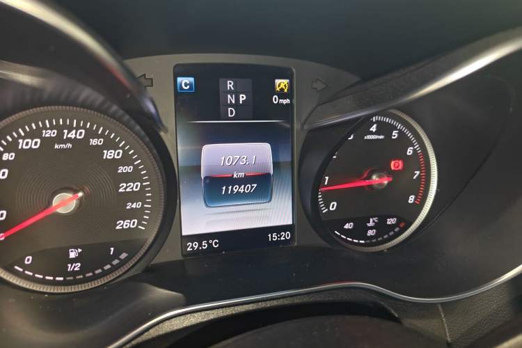 Used Mercedes-Benz C-Class 2018 C 180 L Fashion Edition Sport Version Odometer Close Up