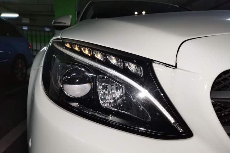 Used Mercedes-Benz C-Class 2018 C 180 L Fashion Edition Sport Version Right Front Headlight