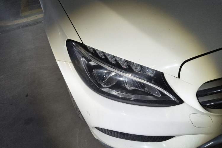 Used Mercedes-Benz C-Class 2018 C 180 L Fashion Edition Sport Version Right Front Headlight