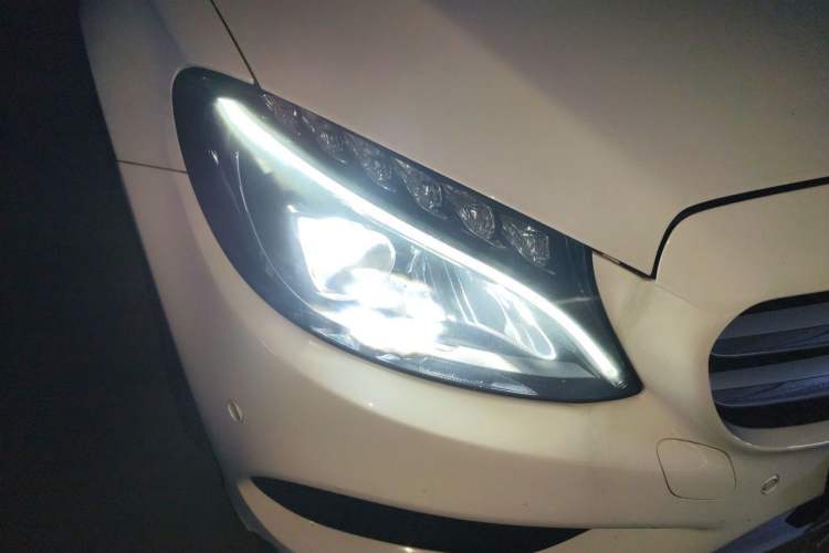 Used Mercedes-Benz C-Class 2018 C 180 L Fashion Edition Sport Version Right Front Headlight