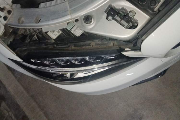 Used Mercedes-Benz C-Class 2018 C 180 L Dynamic Sports Edition Right Front Headlight