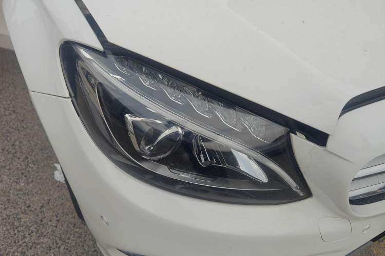 Used Mercedes-Benz C-Class 2018 C 180 L Fashion Edition Sport Version Right Front Headlight