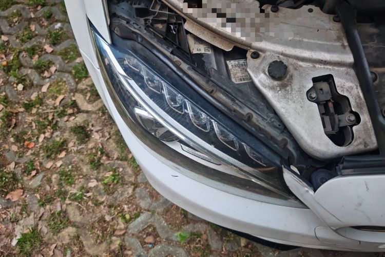 Used Mercedes-Benz C-Class 2018 C 180 L Fashion Edition Sport Version Right Front Headlight