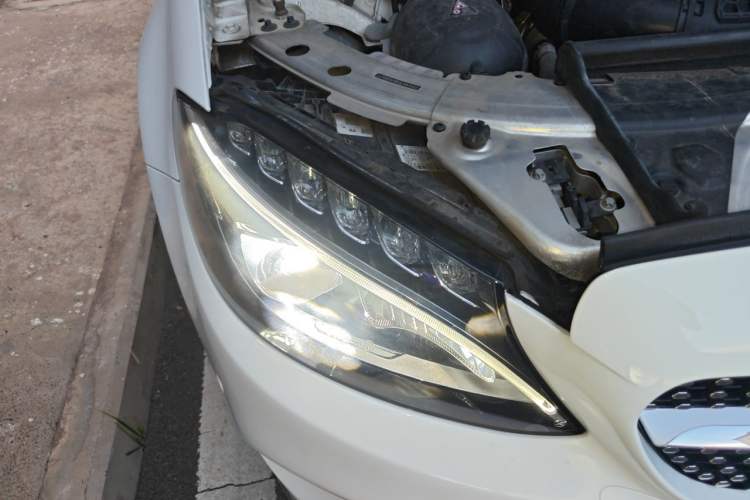 Used Mercedes-Benz C-Class 2018 C 180 L Fashion Edition Sport Version Right Front Headlight