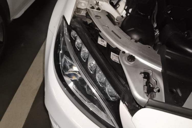 Used Mercedes-Benz C-Class 2018 C 200 L Sport Edition Right Front Headlight