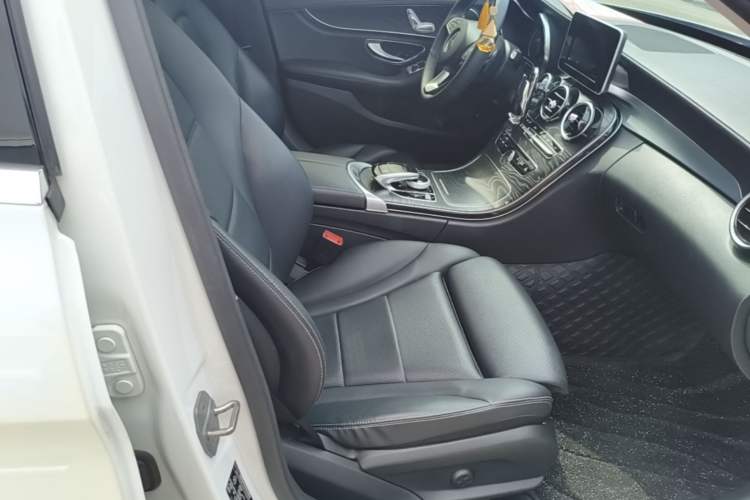 Used Mercedes-Benz C-Class 2018 C 180 L Fashion Edition Sport Version Right Front Seat